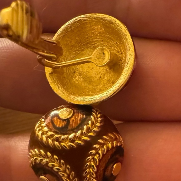 Elegant VTG Gold and Brown Enamel Clip On Earrings - Picture 16 of 16